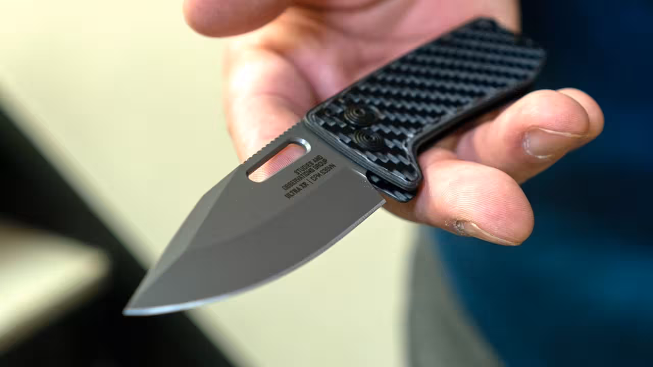 Zavírací Nůž SOG Ultra XR Carbon & Gold