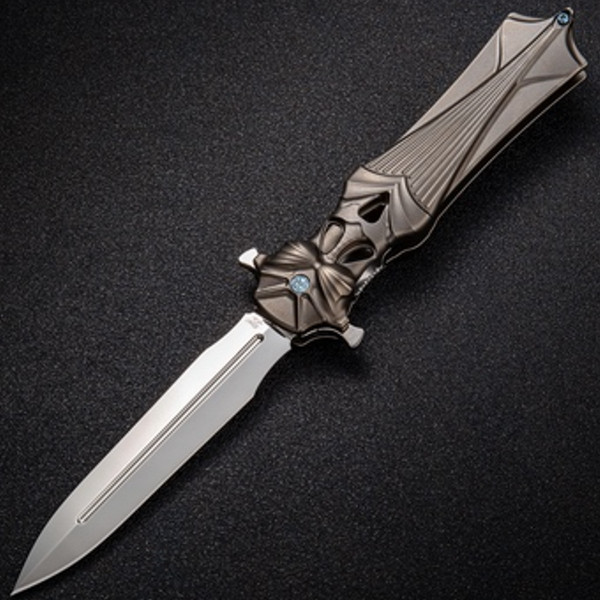 Rike-Knife-Amulet-B