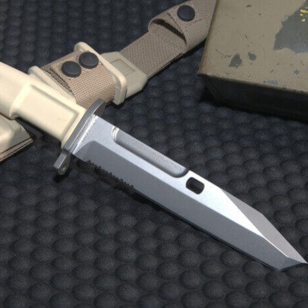 fulcrum-bayonet-desert-sw-extrema-ratio
