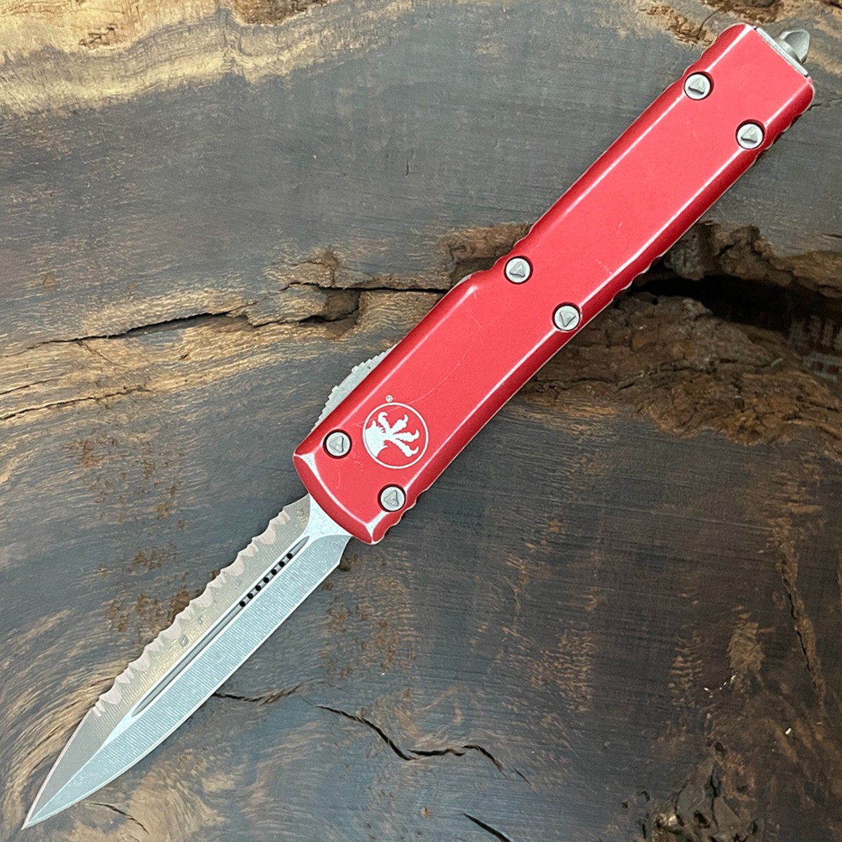 Microtech-147-12DRD-UTX70-DE-Distressed-Red-Apoclayptic-Full-Serrated